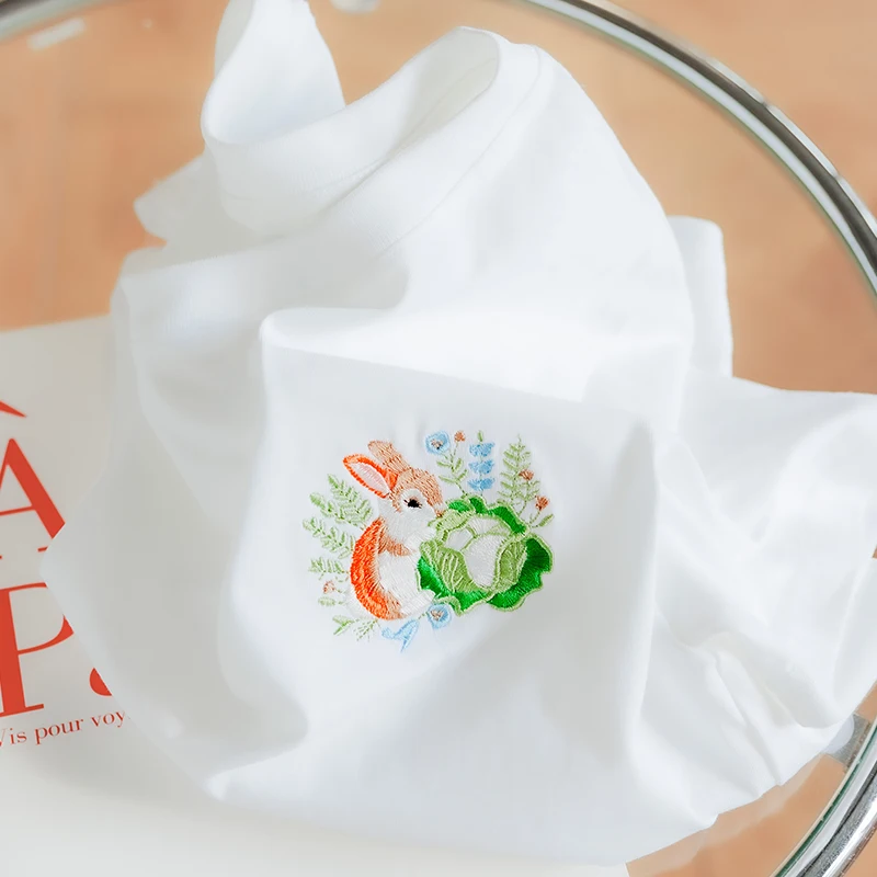 Свободная женская футболка с милой вышивкой кролика новинка весны и лета 2025 года