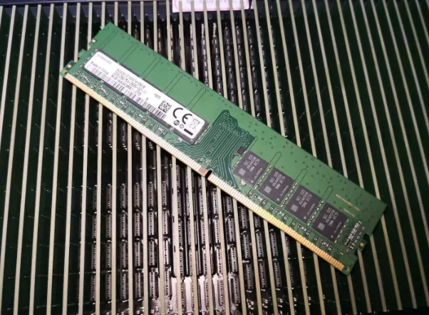 

For Samsung M391A4G43MB1-CTDQ 32G 2RX8 PC4-2666V ECC UDIMM DDR4 server memory
