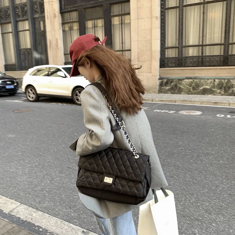 

Fashion Large Capacity Clamshell Chain Bag Messenger Shoulder Handbag