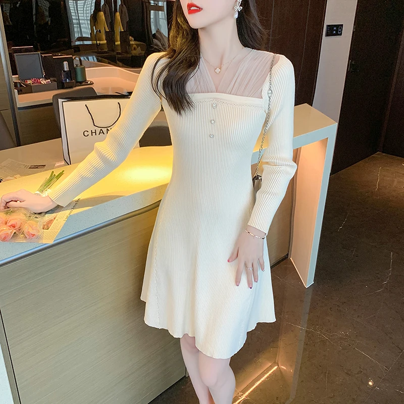 

Женское трикотажное платье-свитер с V-образным вырезом и длинными рукавами