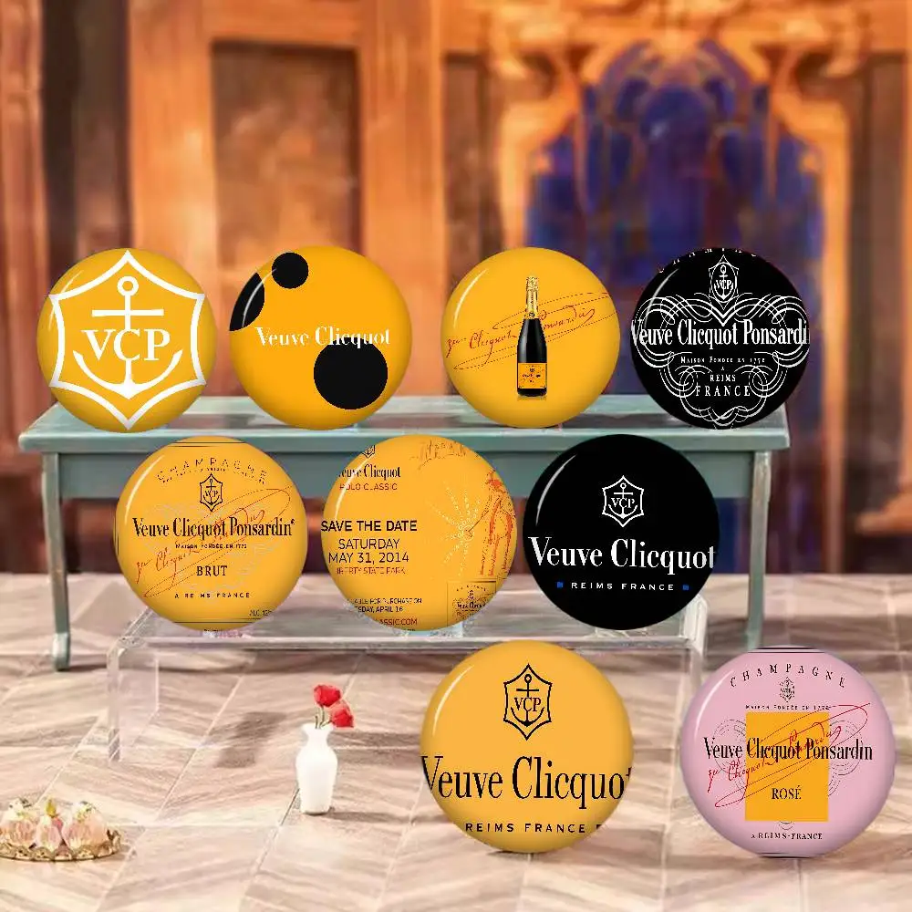 Забавные круглые броши V-Veuve Clicquot ручной работы 324458 мм с защелкой для рюкзаков, одежды, аксессуаров, значков, украшения для шляп (art.: 3920d9b4a3660) - 3920d9b4a3660