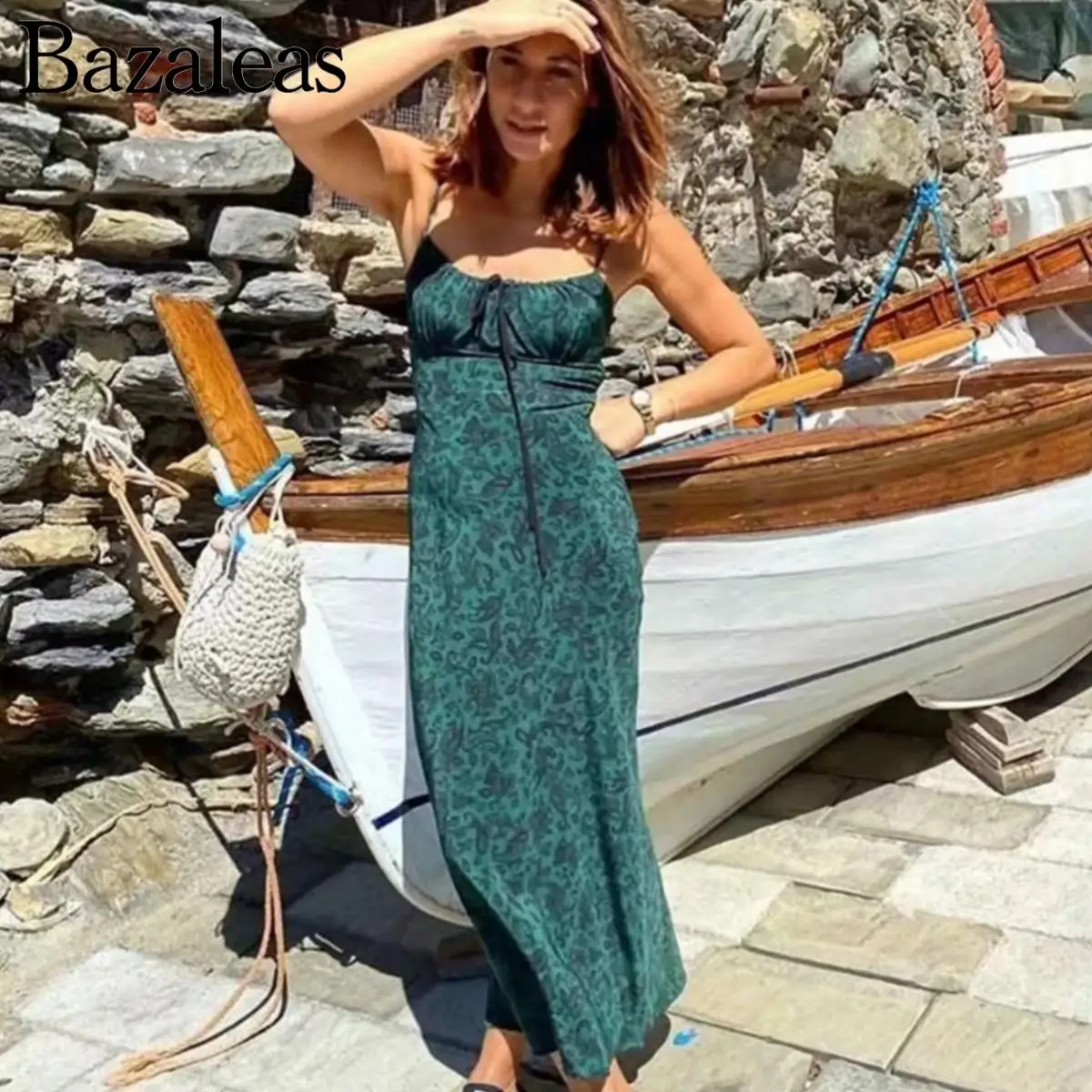 Женское винтажное платье на бретельках длинное зеленое в стиле бохо без рукавов