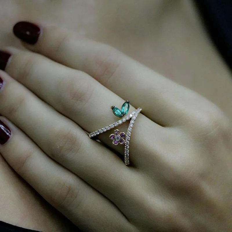 

2022 Elegant Flower Rhinestones Zircon Rings for Women Statement Jewelry Accessories Engagement Wedding Band Girl Gift