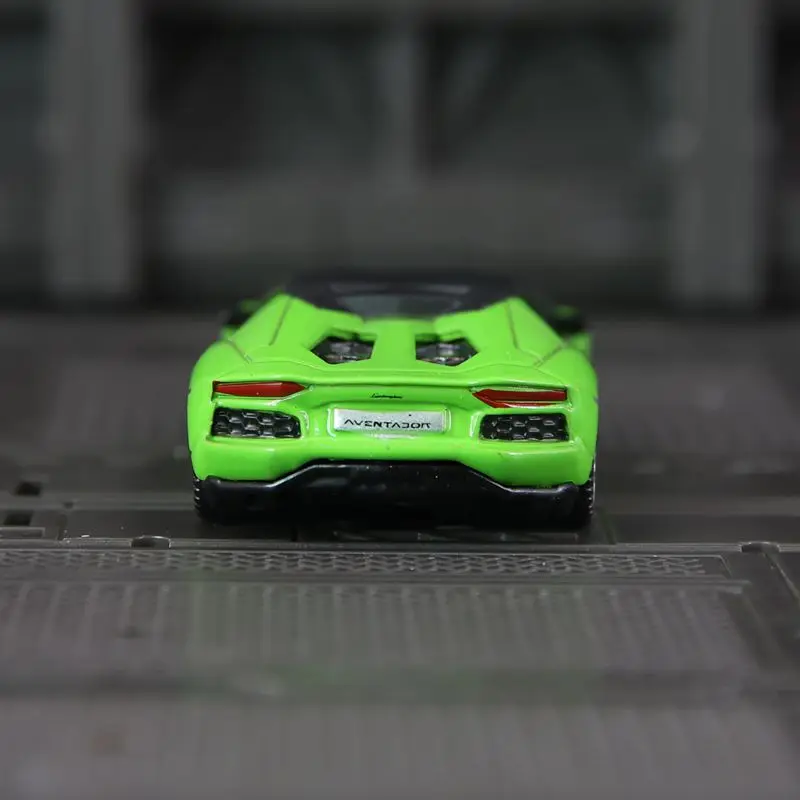 Фото Модель суперкара Lamborghini LP700-4 из сплава, масштаб 1:64, подходит для коллекции и может быть подарен. №5