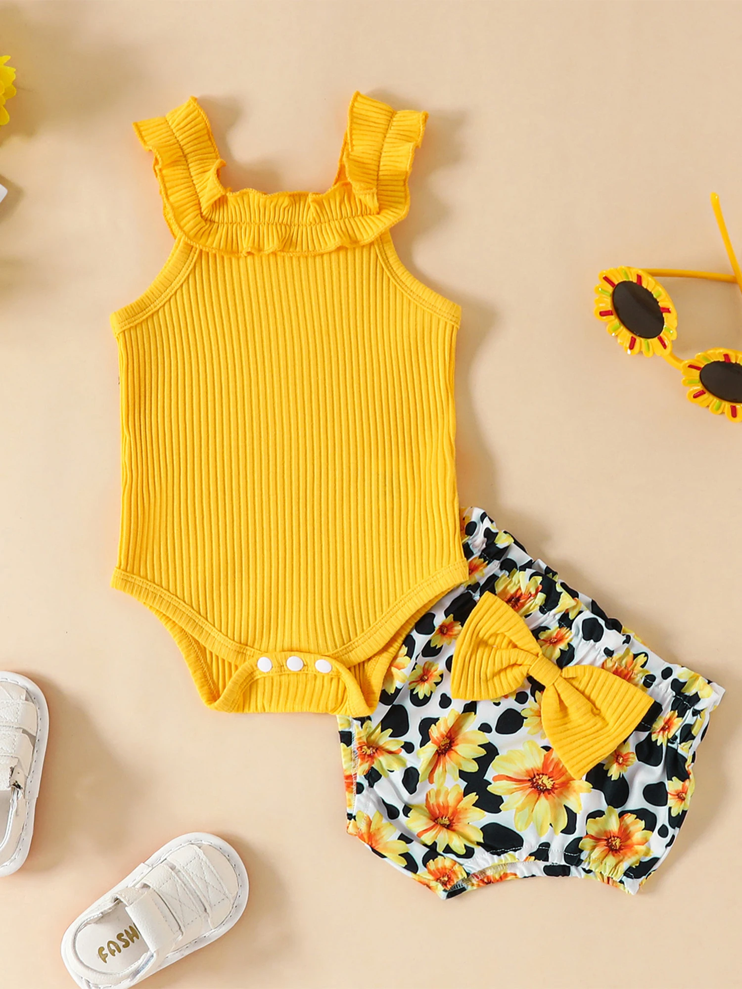 

Newborn Baby Girl Summer Outfit Sleeveless Ribbed Soild Color Romper Rainbow Shorts with Headband Set (Yellow Flower 6-9 Months)
