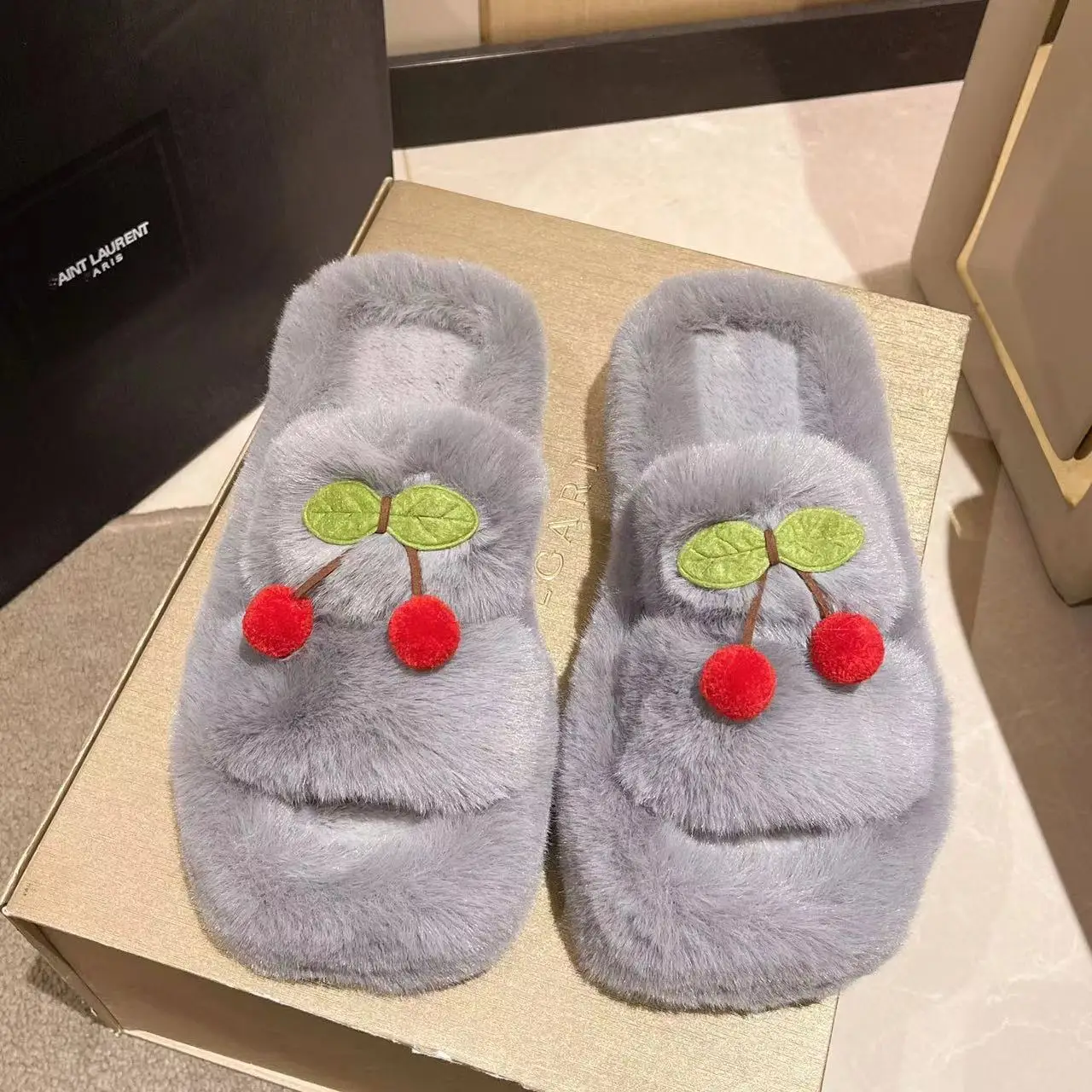 Fashionable Cherry Strawberry Furry Women's Slippers New Style Open-toed Ladies Slippers for Fall/winterComfortable and warm