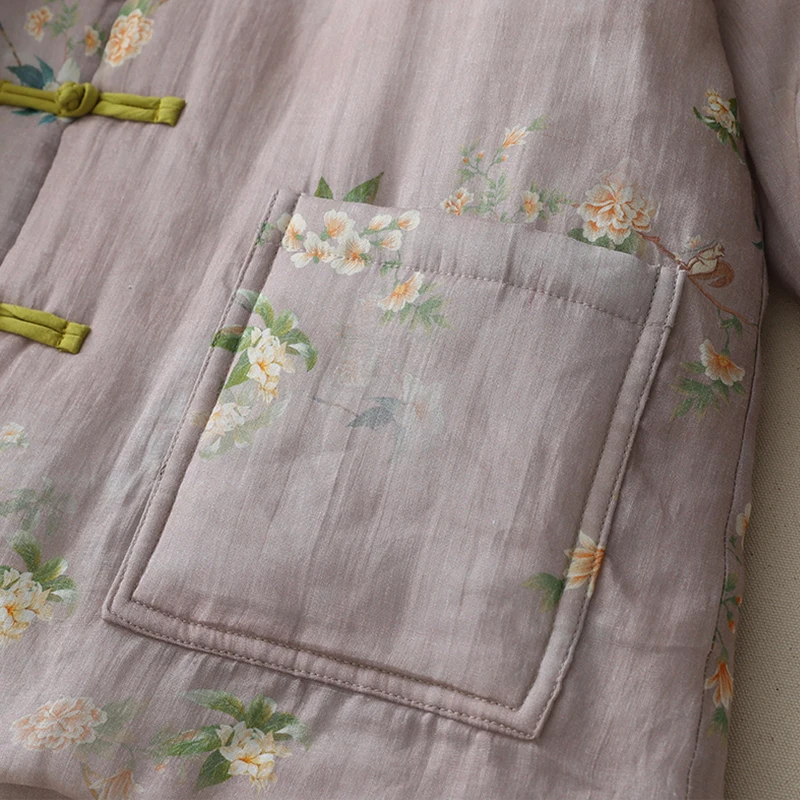 Куртка на хлопковой подкладке с контрастным цветным принтом в стиле ретро