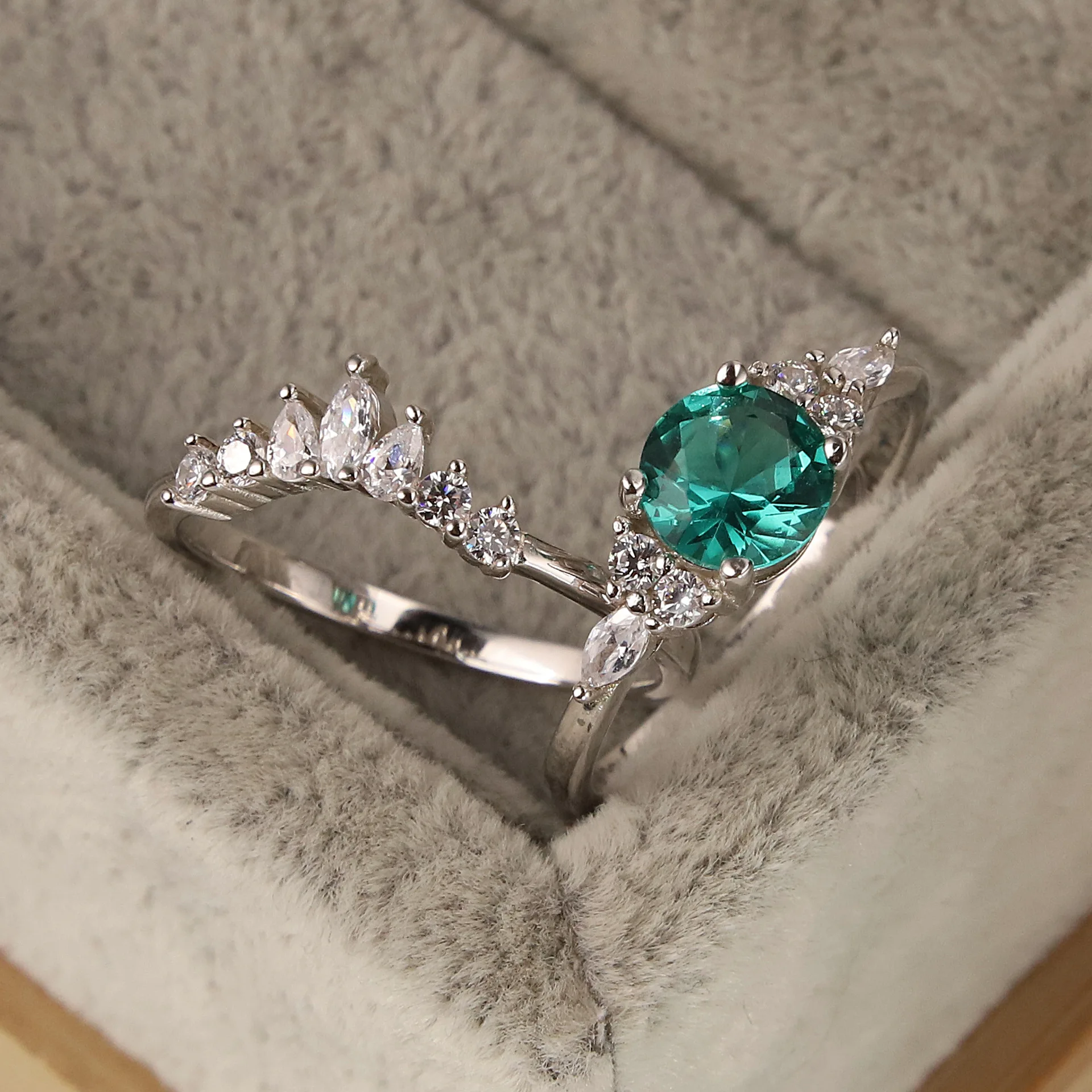 

S925 silver inlaid emerald gemstone ring European and American minimalist design women's ring