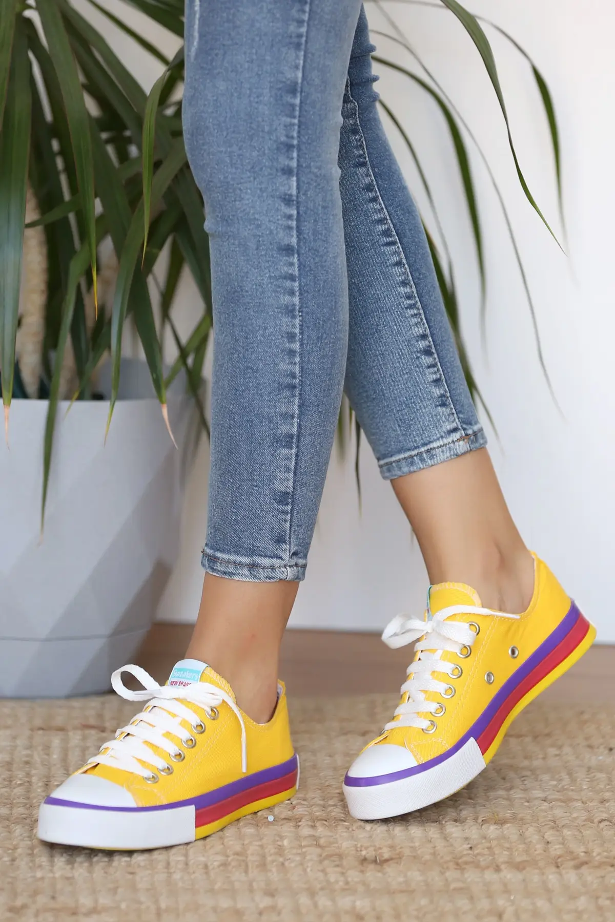 

Women's Yellow sneakers