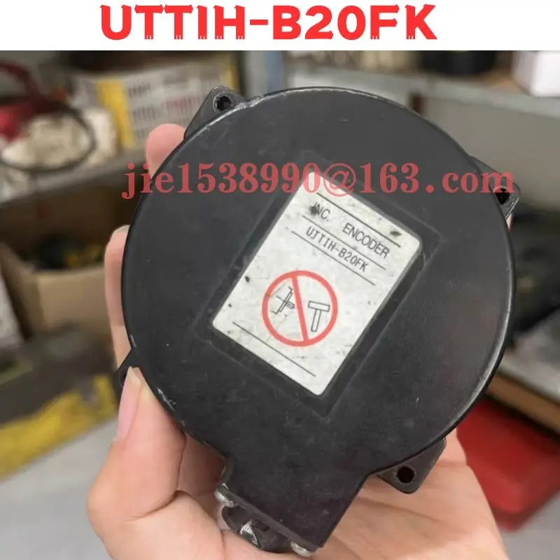 Б/у энкодер UTTIH-B20FK Нормальная функция протестировано нормально