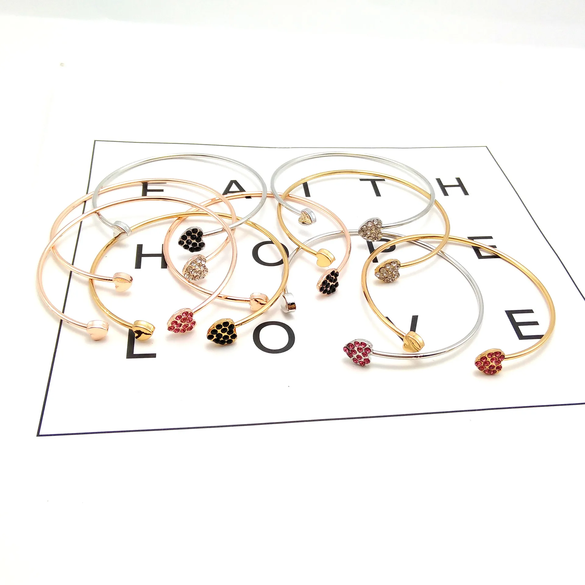 

Love full diamond heart-shaped female bracelet simple Korean version of peach heart gold-plated open women's bracelet