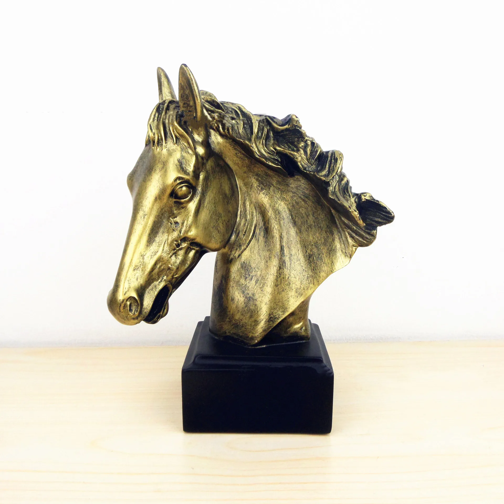 

Golden Horse Head Sculpture Resin Handicraft Ornaments Simulation Animal Statue Abstract Golden Horse Home Decoration Figures