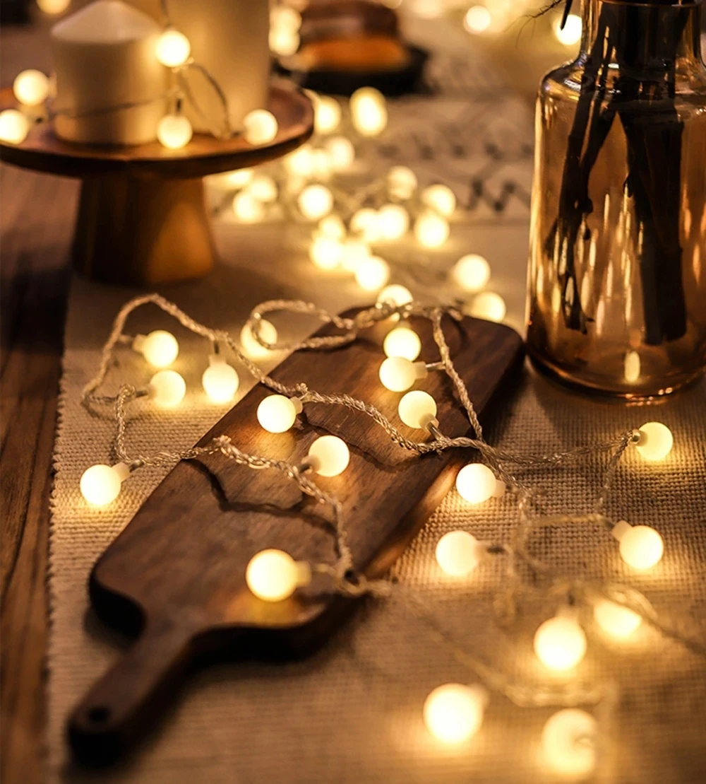 

Светодиодная гирлянда с белыми шариками, праздничный светильник ный Рождественский шнурок с питанием от батарейки, уличное украшение для к...