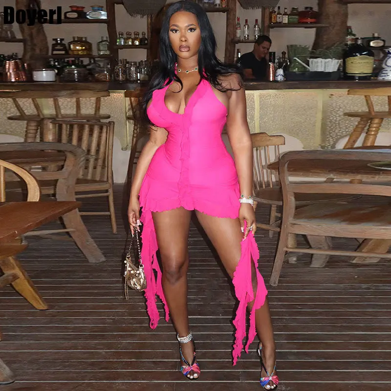 

Женское короткое платье с V-образным вырезом и открытой спиной