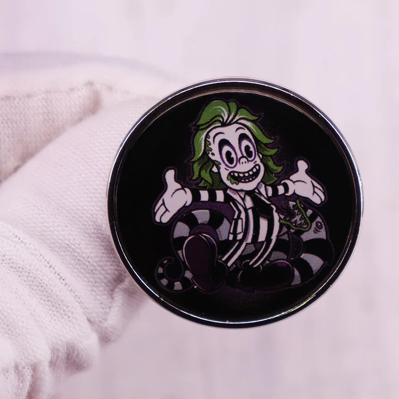 Брошь в виде мультяшного жука из фильма ужасы