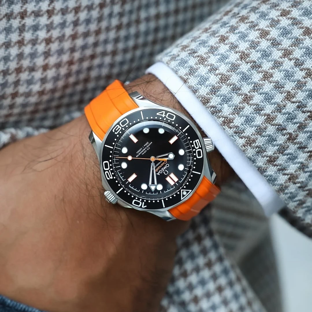 Фото Высококачественный изогнутый ремешок для часов Omega Seamaster 300, 20 мм, из каучука FKM, с оригинальной удлиненной застежкой. №5