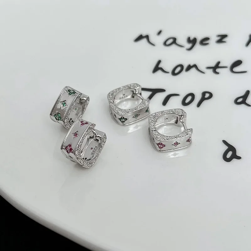 Женские серьги-кольца с круглой застежкой