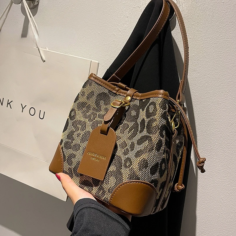 

Jin Mantang New Retro Leopard PU Leather Bucket Bag Crossbody Bag Handbag Women Shoulder Purse Female Luxury Brand 2023 Fashion