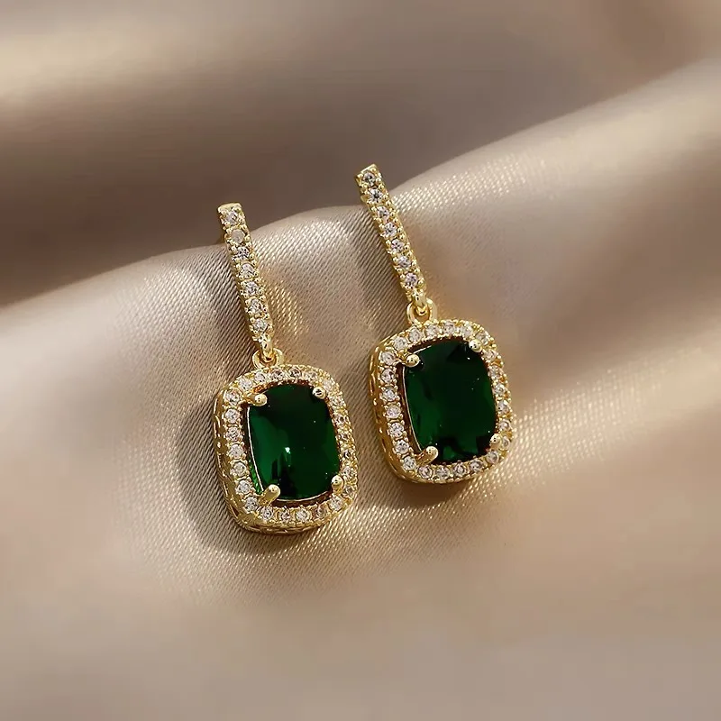 

Luxury Exquisite Geometric Emerald Stud Earrings Green Crystal Pendant Earrings for Woman Korean Fashion Jewelry Wedding Party