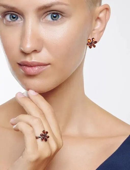 Серебряные серьги с натуральным янтарем красивого вишневого цвета Кувшинка