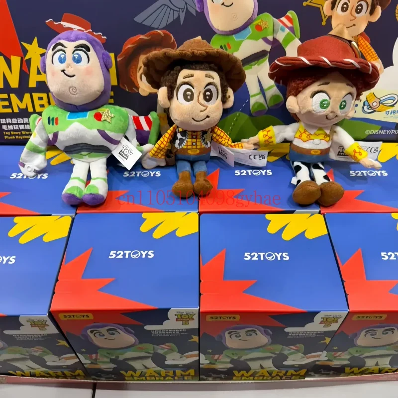 Фото 52toys Новая коллекционная плюшевая игрушка-сюрприз из серии Toy Story 5 Hug Me: Базз Лайтер, Вуди, Джесси. Милые аниме-фигурки. Загадочная коробка-сюрприз. Подарок. №1