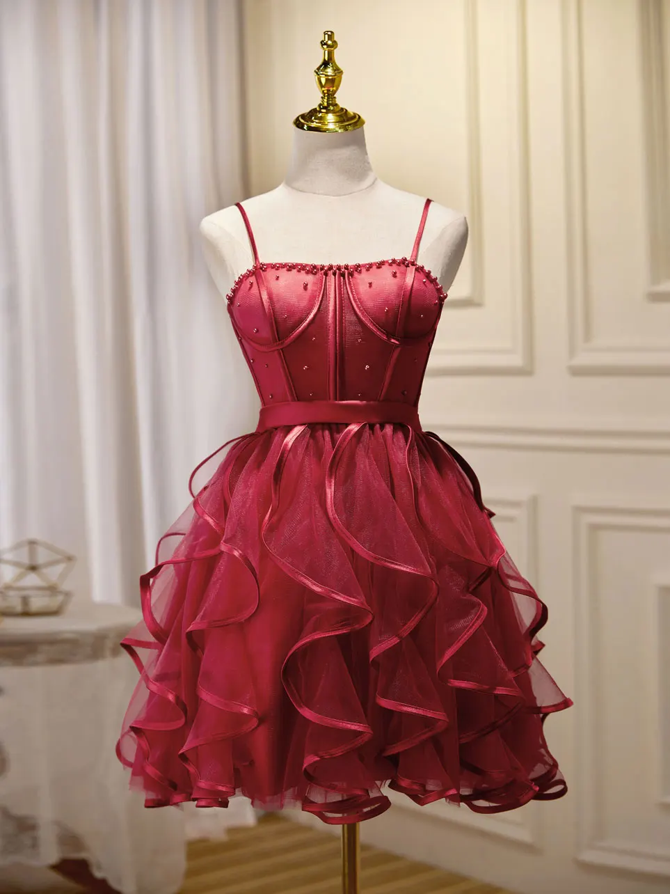 

Vintage Short Burgundy Tulle Beaded Evening Dresses A-Line Satin Ruched Spaghetti Knee Knee Length Prom Dresses for Women
