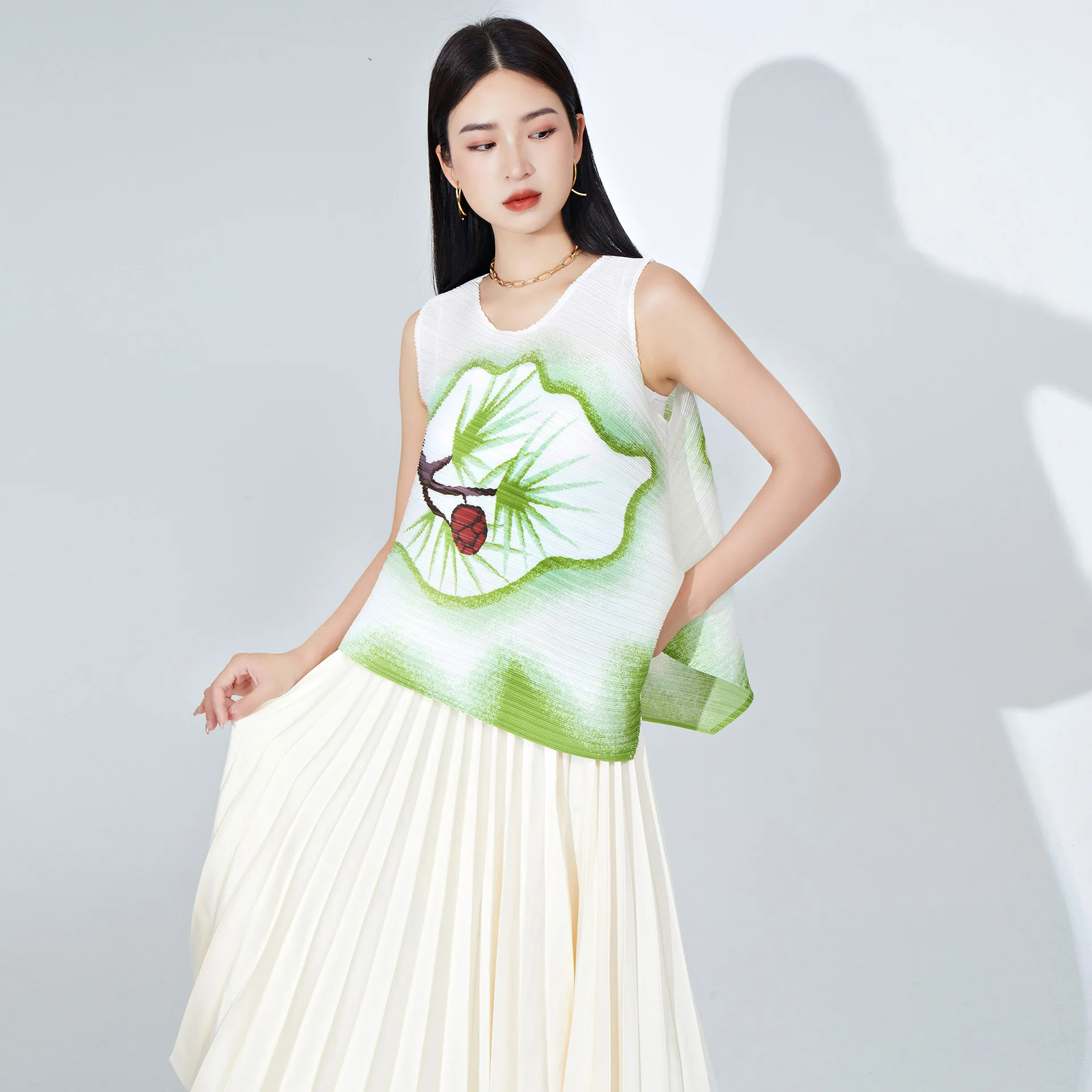 

ALSEY MiyakePleated Women's T-shirt Popular Print Loose Sleeveless 2023 Design Feeling Small Irregular High Summer Unique Top