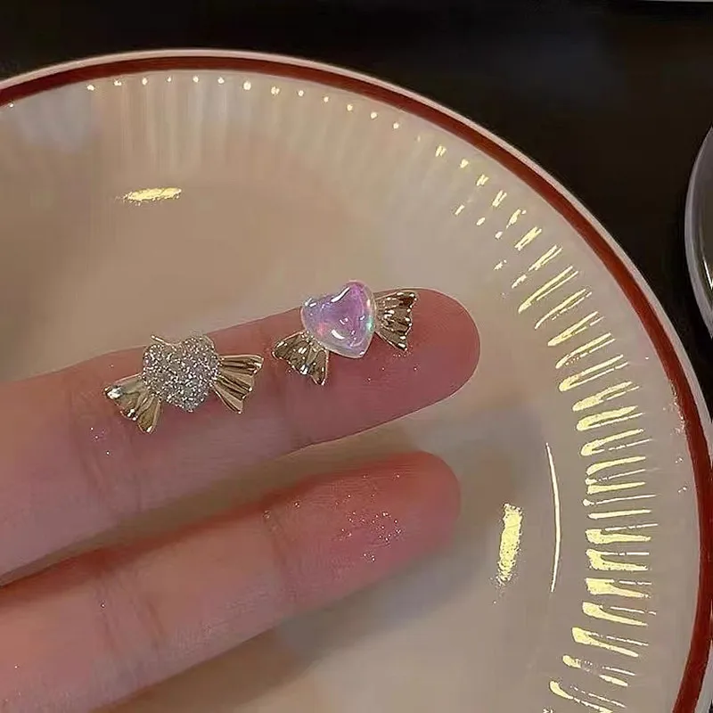 

2022 New Fashion Women's Heart Shaped Angel Earrings Temperament Simple Crystal Diamond Earrings Jewelry Bride's Birthday Party