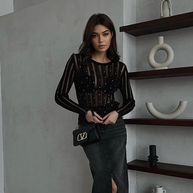 Летняя пикантная острая футболка для девушек с вырезами черный тонкий