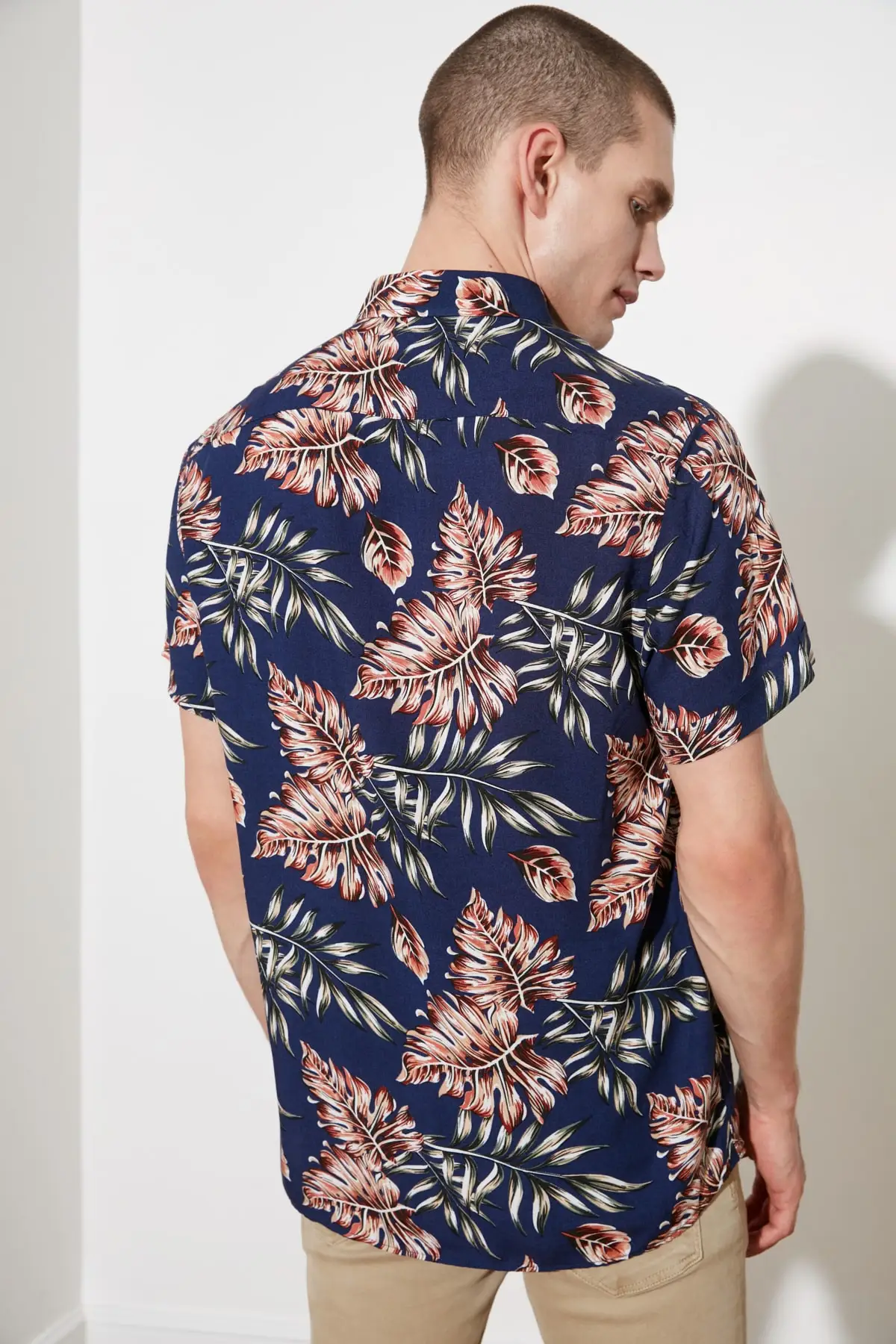 

Trendyol Men 'S Regular Fit Buttoned Collar Short Sleeve Tropical Shirt TMNSS21GO0073