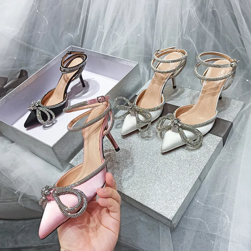 

Женские босоножки на шпильке, шелковые остроносые туфли с бантом в европейском и американском стиле, обувь на высоком каблуке, лето 2022
