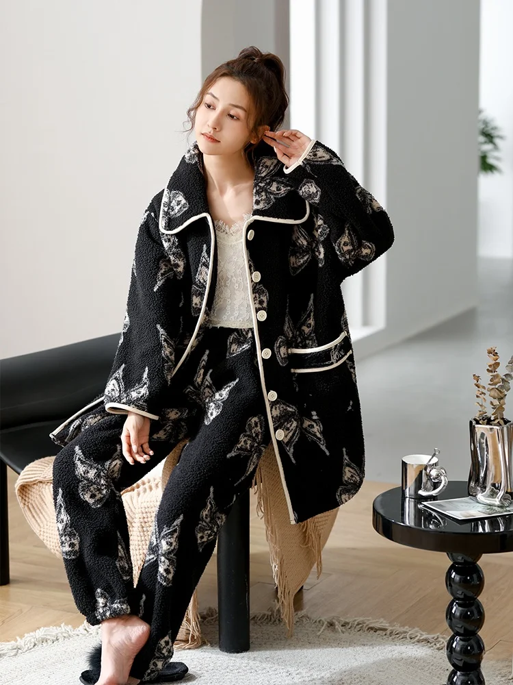 Прекрасная зимняя ночная рубашка женская теплая бархатная пижама с облаками