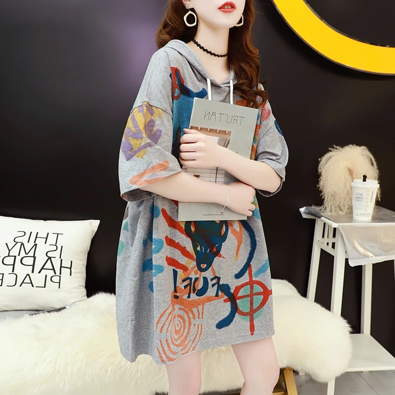 Женская футболка средней длины с коротким рукавом и капюшоном