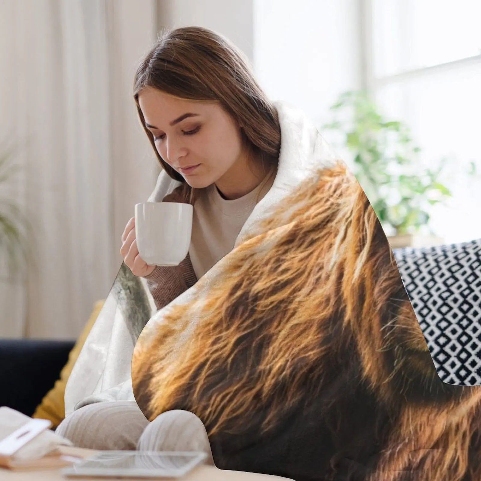 Волосатая коричневая корова в лугу. Плед тяжелое для сна. Самые мягкие одеяла.