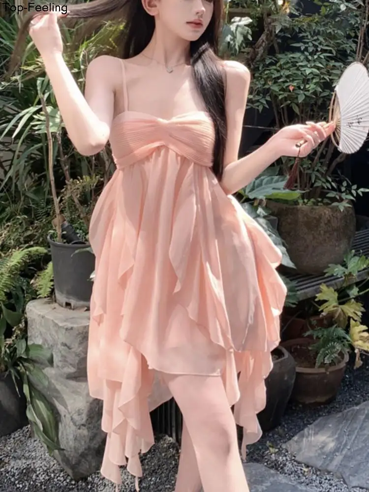 

Женское летнее платье на бретелях-спагетти