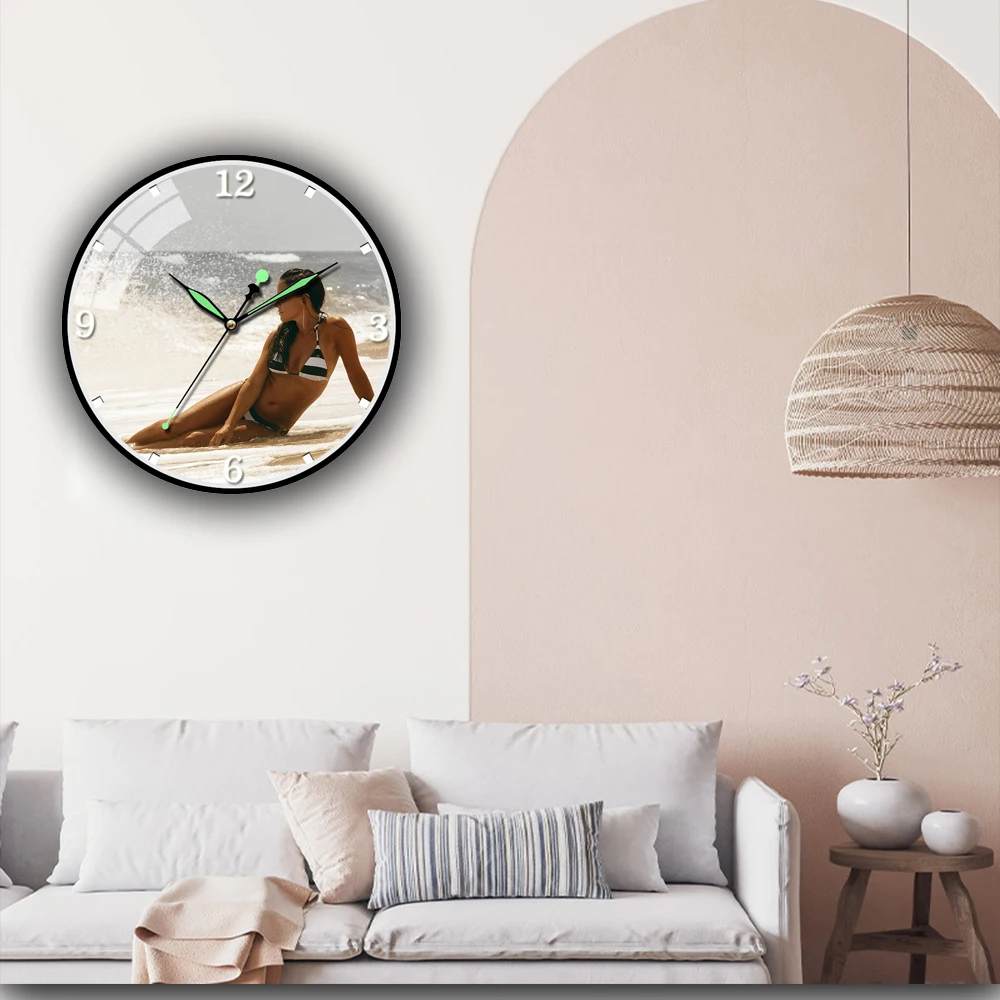 

Акриловые настенные часы Beauty On Beach, современный дизайн, светящиеся в гостиную, настенные часы в стиле ретро