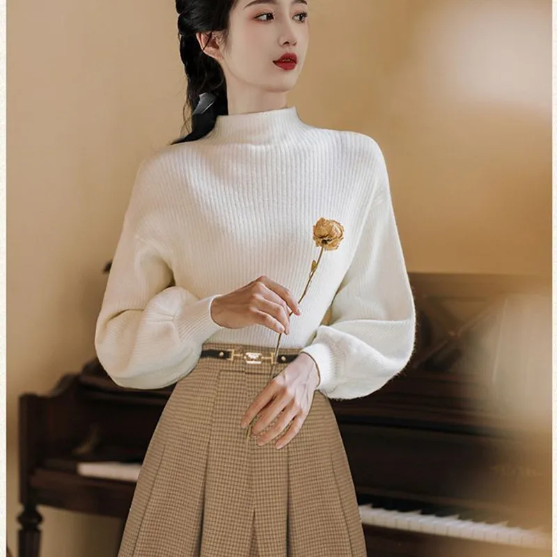 Женский вязаный костюм-двойка белый свитер в клетку с высокой талией и юбка