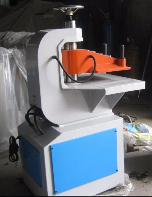 Гидравлическая штамповочная машина для обрезки отверстий