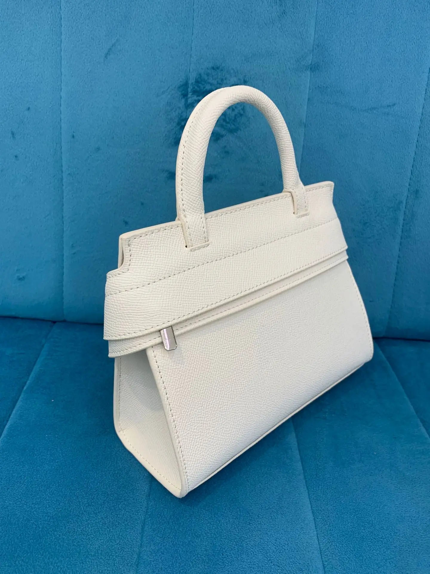 

2022 New Cowhide Fashion Versatile Commuter Business Style Handbag Shoulder Bag