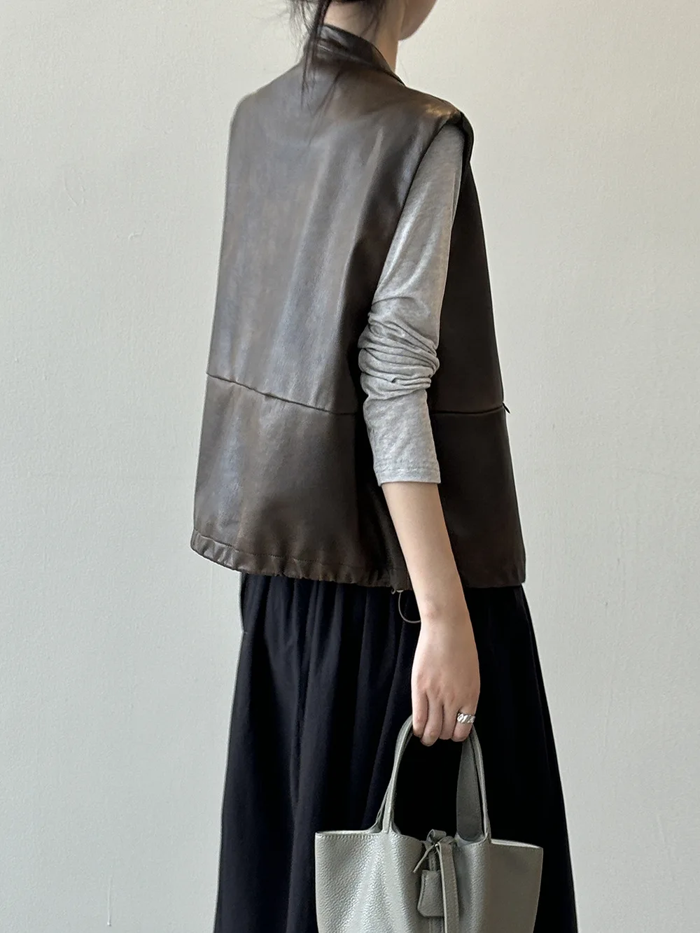 Жилет из искусственной кожи верхняя одежда женский маленький