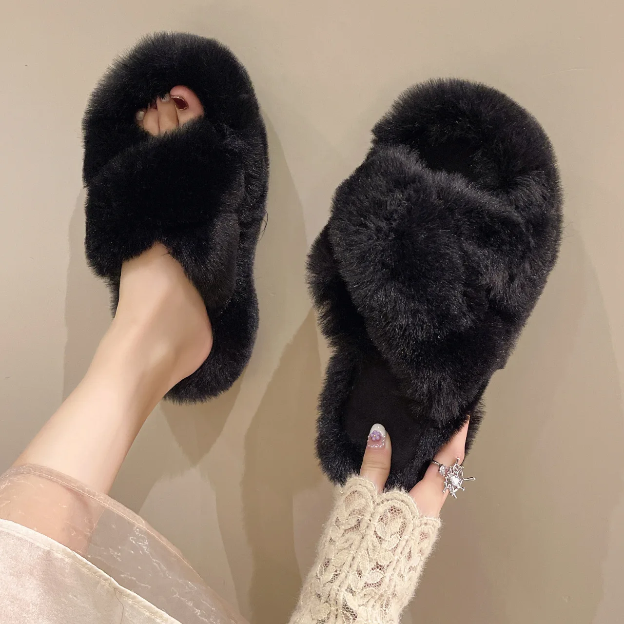 

Flat Shoes Female Flock Low Winter Woman Slipper Slides Pantofle Fur Flip Flops 2022 Plush Fabric Hoof Heels Rome Basic Rubber