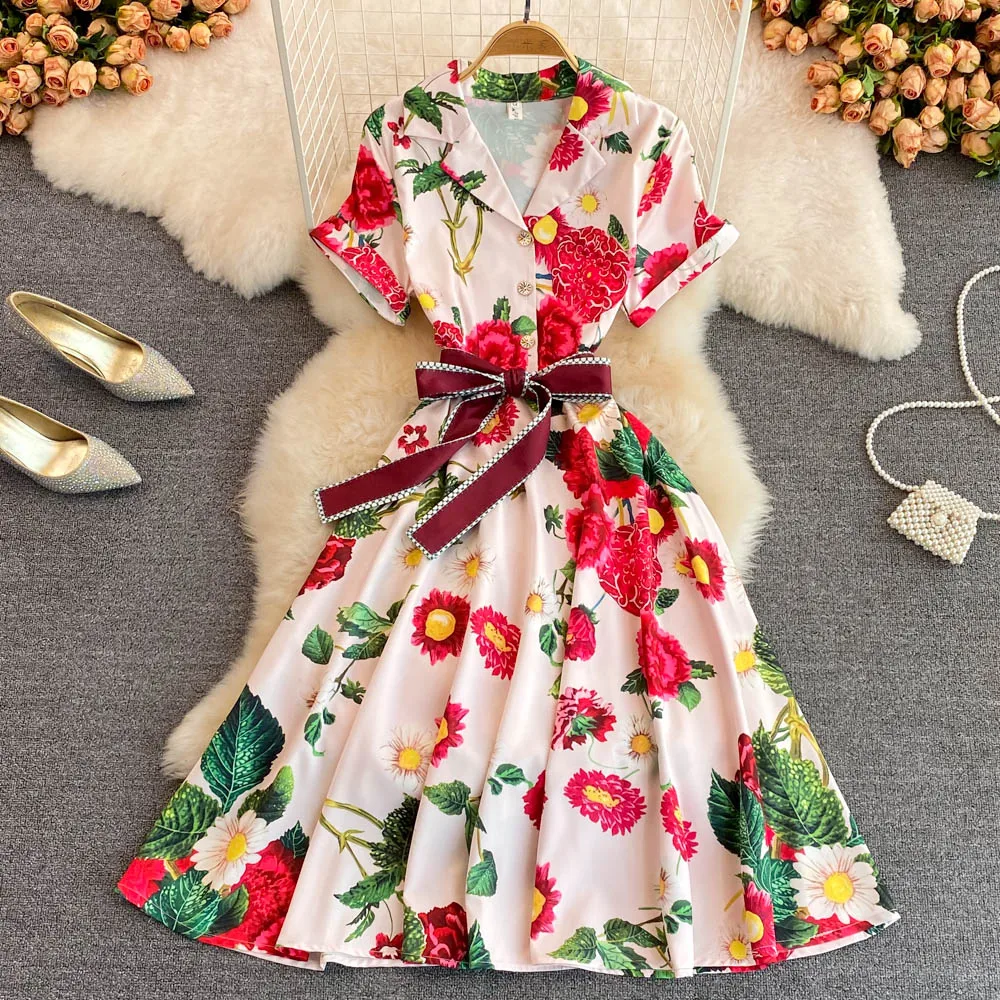 Женское платье с бантом на талии летнее коротким рукавом и принтом в виде богини