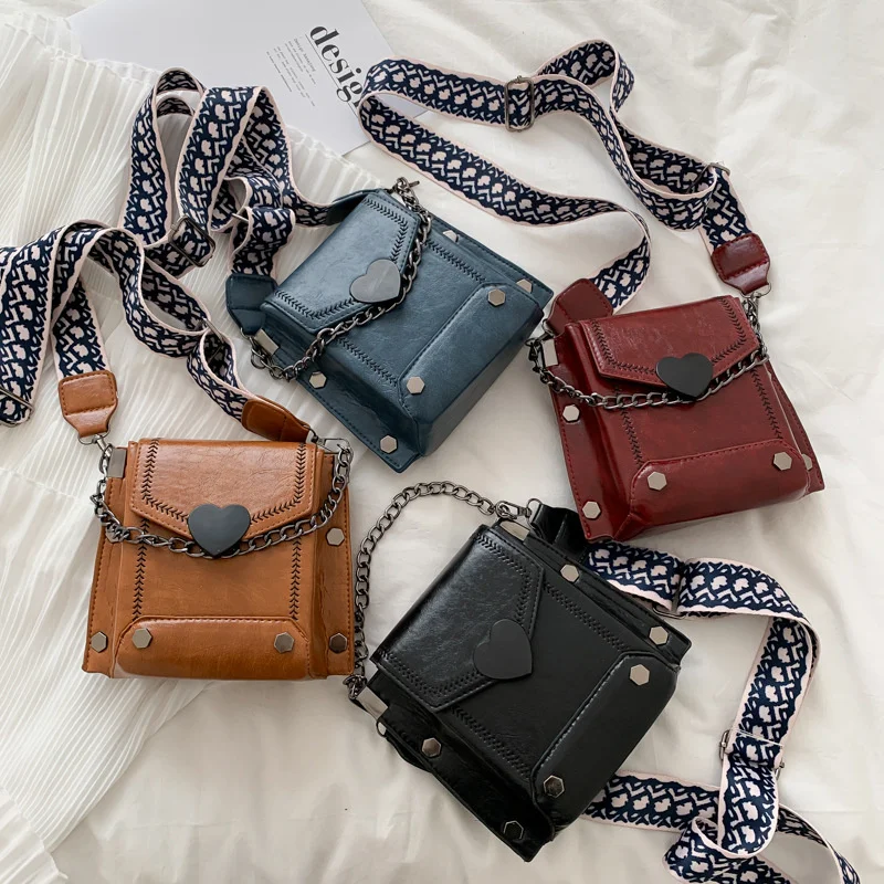 

Women's Bag Studded Shoulder Bag Women's r Bag Women's 2023 New Korean Style Retro Heart-Shaped Lock Mobile Phone