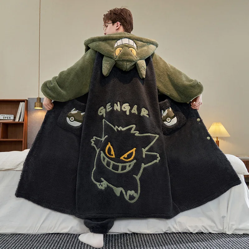 Фото Комплект: халат с капюшоном и брюки Gengar для мужчин и женщин, толстый теплый пушистый плюшевый халат с карманами в виде покебола, зимняя мягкая одежда для сна и отдыха №1