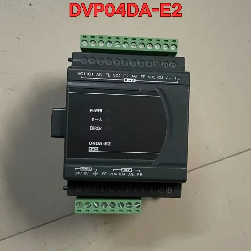 Бывший в употреблении функциональный тест модуля ПЛК DVP04DA-E2 нормально
