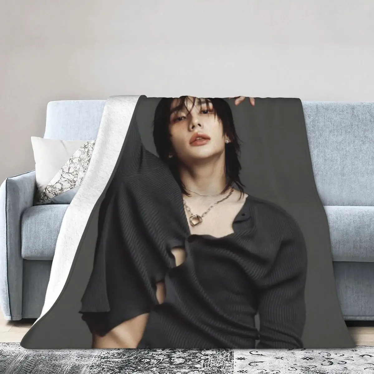 Фото Hot-KPOP-Like-Stray-K-Kids-Hyunjin Одеяло Фланец Текстильный Декор Портативный Супермягкий Плед для Домашнего Офиса Плюшевое Тонкое Одеяло №1