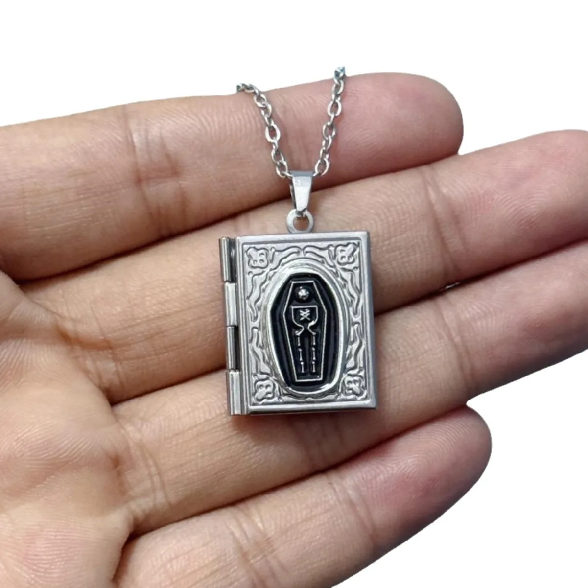 Готическое ожерелье с черепом в ассортименте