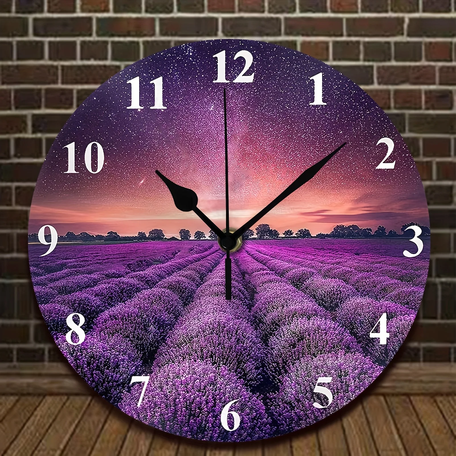 Часы лаванды фиолетовый цветок в цветочном полем деревьям звездное ночное небо