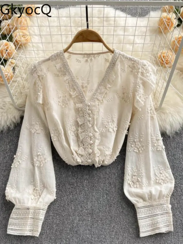 

Женская кружевная блузка с вышивкой, однотонная блузка с V-образным вырезом, французская рубашка свободного покроя, подчеркивающая индивид...