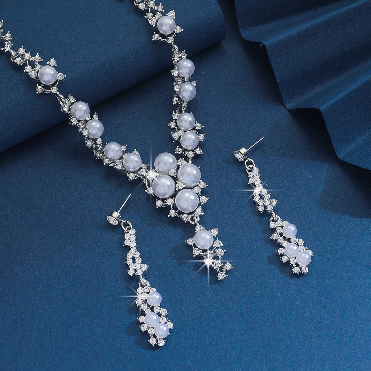 Комплект женских ювелирных изделий из 3 предметов